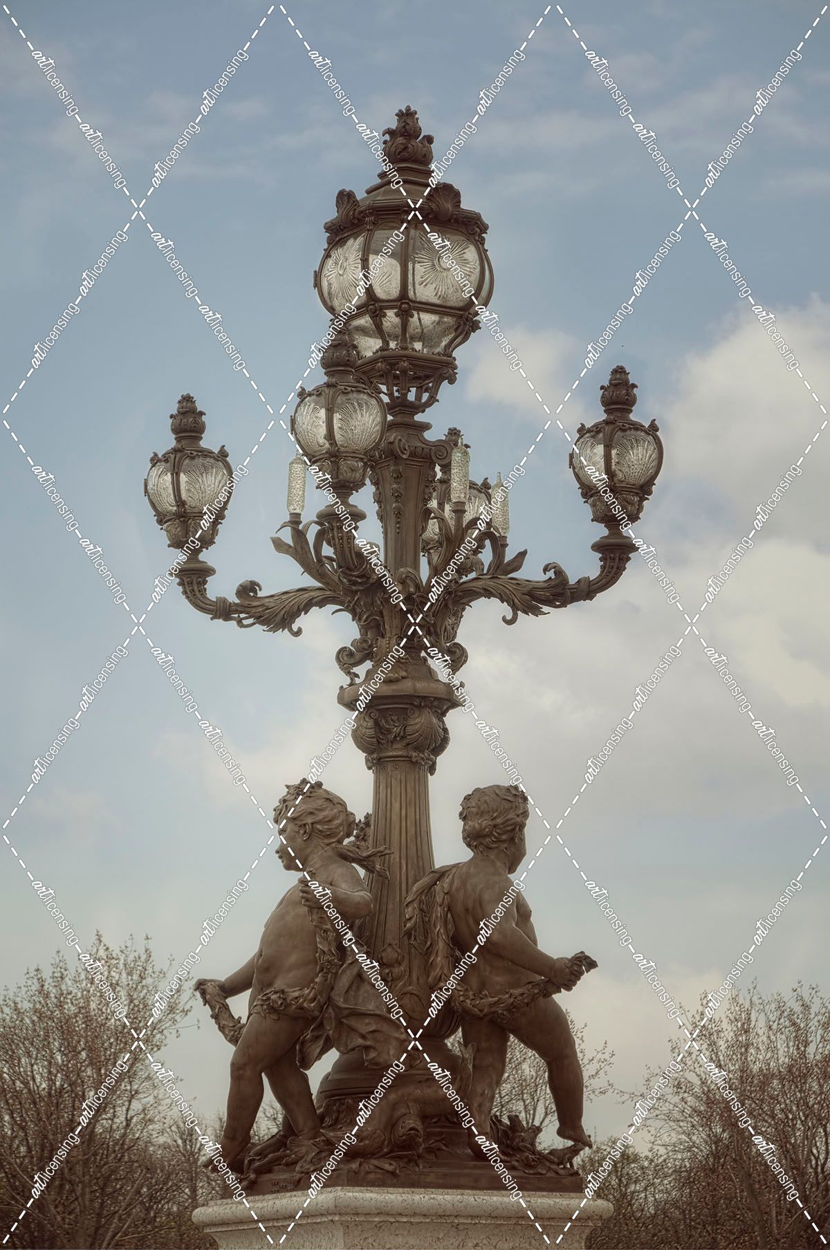 Art Nouveau Lamps Posts on Pont Alexandre III – IV