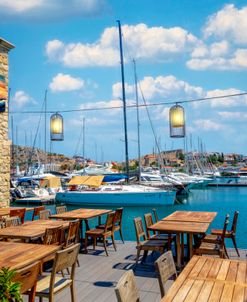 Cafe At The Marina