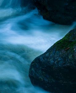 Water Interacting With Three Rocks