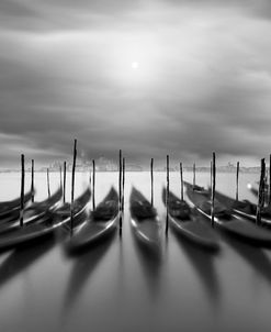 Gondolas En Atardecer